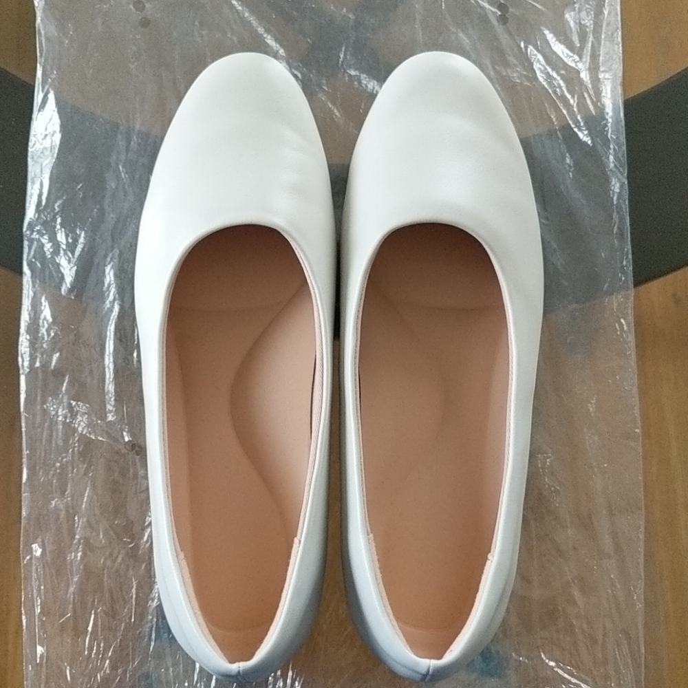 Pretty white flats.